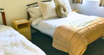Homely & Comfy 2BR Nr High Street & Beach by Everhome Ltd
