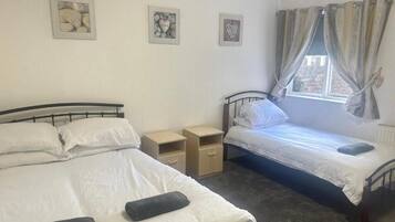 2 bedrooms, iron/ironing board, travel cot, free WiFi