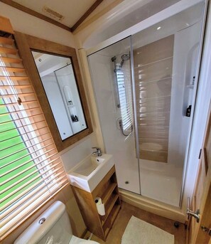 Cabin | Bathroom | Combined shower/tub, deep soaking tub, towels - The Westwood at Percy Wood (Morpeth)