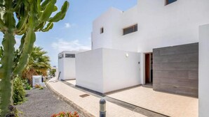 Property grounds - Casa Kari- Happier Than Ever (Tías)