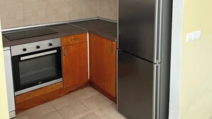 Villa | Private kitchen | Fridge, microwave, oven, electric kettle - Casa Kari- Happier Than Ever (Tías)