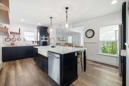 Charming 5BR Farmhouse Near Okemo Mountain