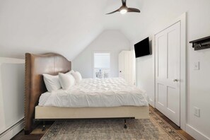 5 bedrooms, WiFi, bed sheets