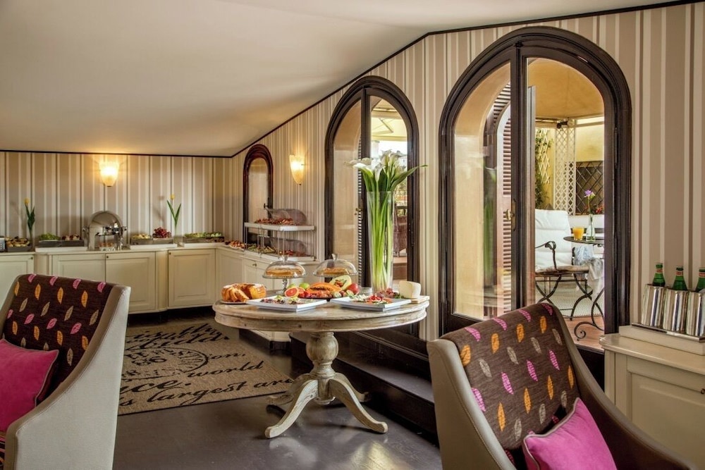 The Inn At The Spanish Steps by null