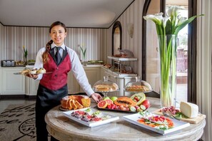 Daily local cuisine breakfast for a fee - The Inn at the Spanish Steps Exclusive Collection - Condotti Luxury Suites (Rome)