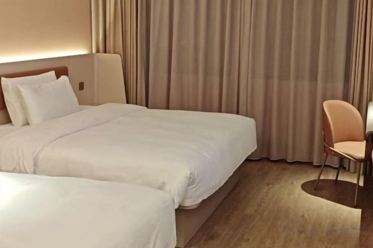 Light Luxury 2-bed Room