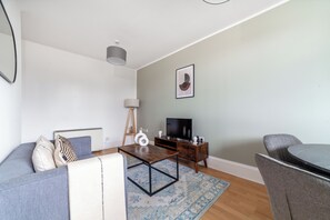 Apartment, 1 Bedroom | Living area