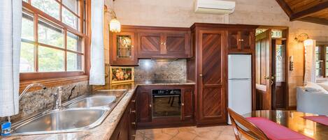Microonde, forno, piano cottura, lavastoviglie