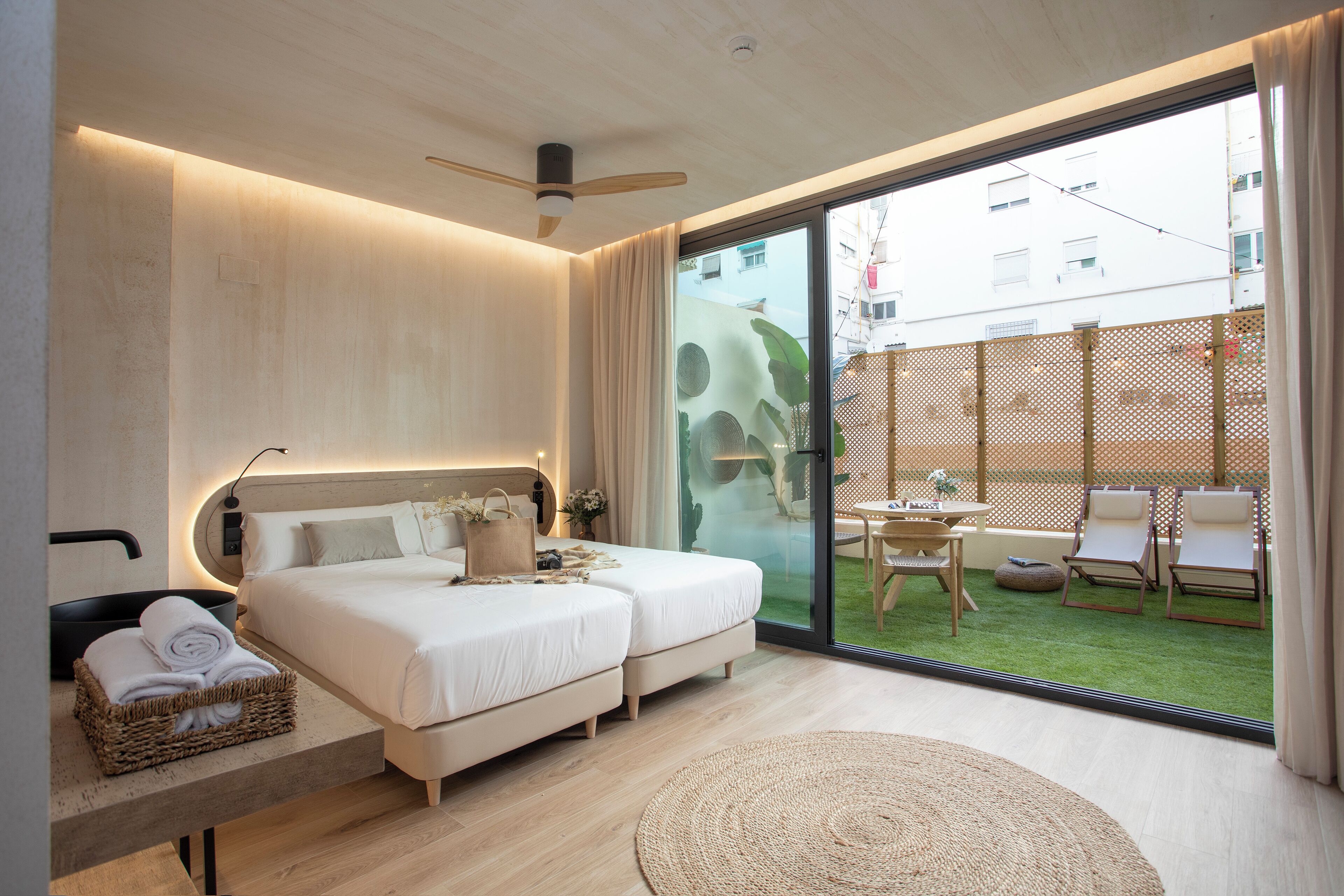 Twin Room | Desk, laptop workspace, iron/ironing board, free WiFi