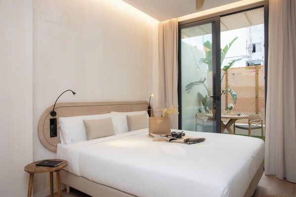 Twin Room | Desk, laptop workspace, iron/ironing board, free WiFi