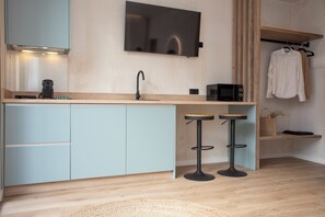 Twin Room | Private kitchen | Mini-fridge, microwave, stovetop, toaster