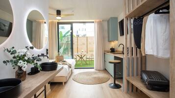 Quarto duplo | Escrivaninha, espaço de trabalho para notebook