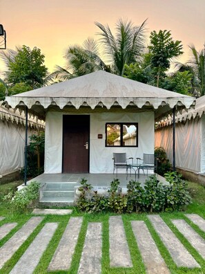 Luxury Tent | Free WiFi, bed sheets - LA CASA. CLUB & RESORT (Palsana)