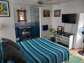 Talo | 2 makuuhuonetta, silitysrauta/-lauta, ilmainen Wi-Fi, vuodevaatteet