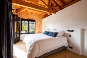 7 quartos, escrivaninha, ferros/tábuas de passar roupa, Wi-Fi