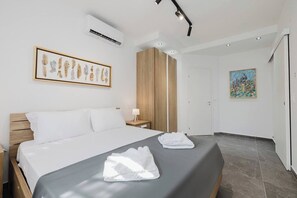 2 bedrooms, iron/ironing board, travel crib, free WiFi