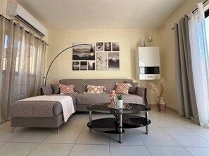 TV, offices - This apartment is a 2 bedroom(s), 1.5 bathrooms, located in Il-Mellieħa, null. (Il-Mellieha)