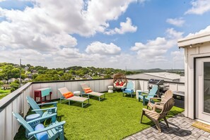 Maison mitoyenne, plusieurs lits, cheminée, vue ville (The Luxurious Champagne Cowboy) | Enceinte de l’hébergement