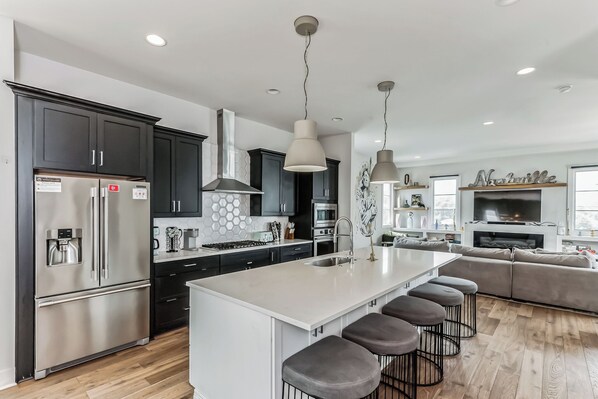 Townhome, Multiple Beds, Fireplace, City View (The Luxurious Champagne Cowboy) | Private kitchen | Fridge, microwave, oven, stovetop - Chic Townhome for 10 W/rooftop (Nashville)