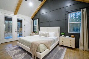 5 bedrooms, iron/ironing board, free WiFi, bed sheets