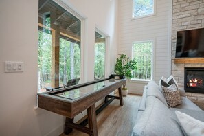 Smart TV, fireplace