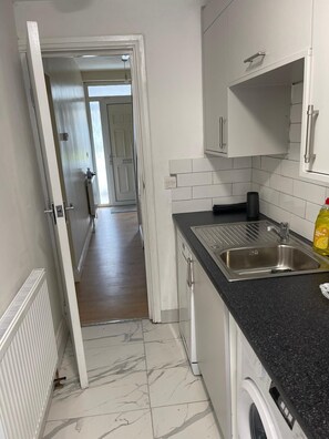 House | Private kitchen | Fridge, microwave, oven, stovetop