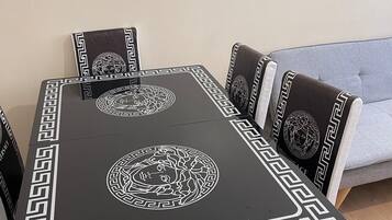 House | 4 bedrooms, iron/ironing board, free WiFi, bed sheets