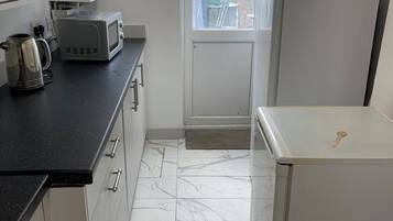 House | Private kitchen | Fridge, microwave, oven, stovetop