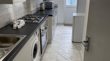 House | Private kitchen | Fridge, microwave, oven, stovetop