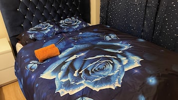 House | 4 bedrooms, iron/ironing board, free WiFi, bed sheets