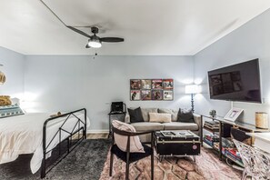 Studio, 1 grand lit et 1 canapé-lit, cuisine, vue ville (Hillview Haven)