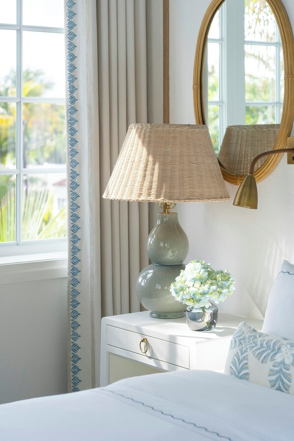 Free minibar items, in-room safe, desk, laptop workspace - The Vineta (Palm Beach)