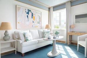 Free minibar items, in-room safe, desk, laptop workspace - The Vineta (Palm Beach)