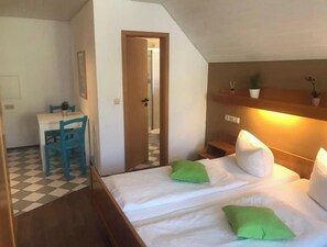 1 bedroom, bed sheets