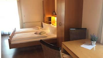1 bedroom, bed sheets