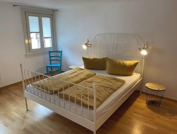 3 bedrooms, bed sheets