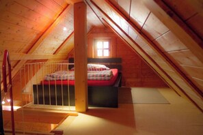 2 bedrooms, travel crib, free WiFi, bed sheets