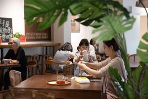 Unclassified image, 5 of 48, button - Jingdezhen International Youth Hostel (Jingdezhen)