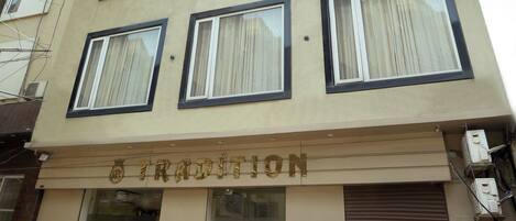 Fachada de la propiedad