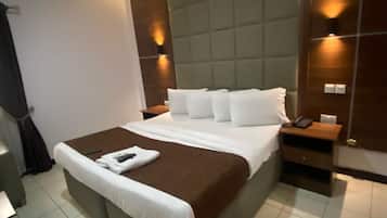 Executive Room | Desk, free WiFi