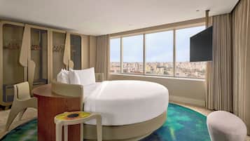 Penthouse II | Premium bedding, in-room safe, desk, laptop workspace