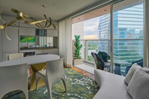 Premium bedding, in-room safe, desk, laptop workspace