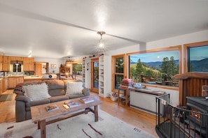 TV - New Listing! Secluded Mountain Retreat - Hot Tub - 15 Mins to Creede (Creede)