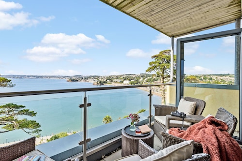B6 Masts in Torquay With 3 Bedrooms and 2 Bathrooms