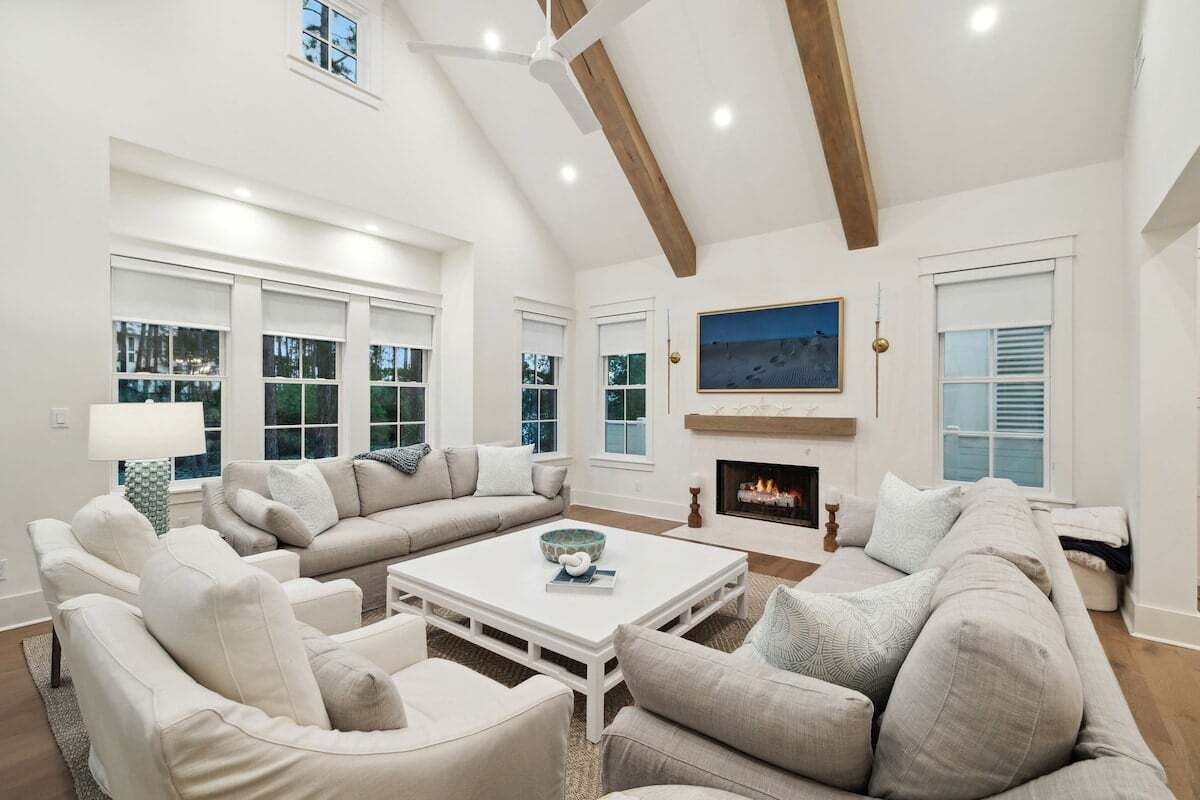 Smart-TV, Kamin, Bücher