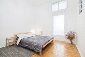 3 多间卧室、遮光窗帘、隔音、熨斗/熨衣板