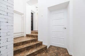 高级公寓, 河景 | 3 多间卧室、遮光窗帘、隔音、熨斗/熨衣板