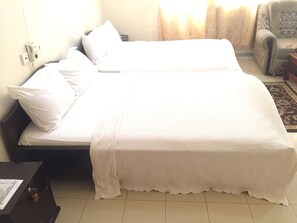 Blackout drapes, iron/ironing board - Omega Hotel Complex (Agbozume)