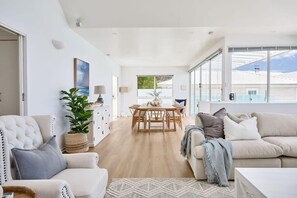 TV - Waterfront Oasis with Infinity Pool and Stunning River Views (Taroona)