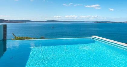 Waterfront Oasis with Infinity Pool and Stunning River Views